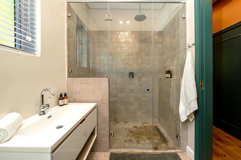 To Let 2 Bedroom Property for Rent in Sea Point Western Cape